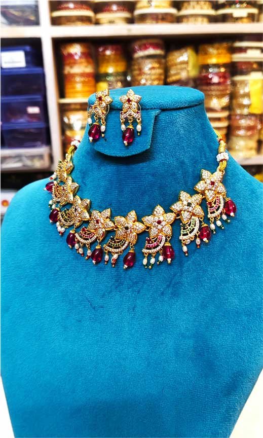 Designer Gold Look Necklace Set - Image 2