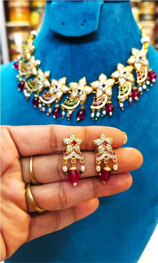 Designer Gold Look Necklace Set - Image 3