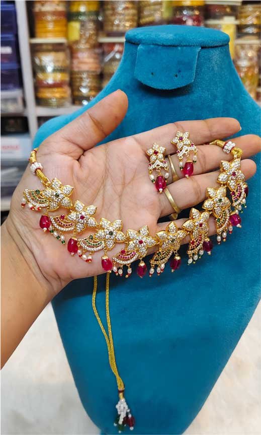 Designer Gold Look Necklace Set - Image 4