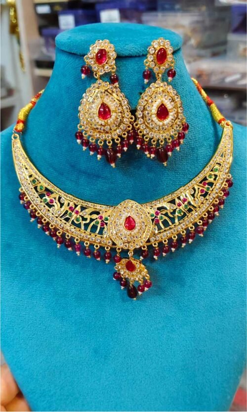 Hasli Style Neckset