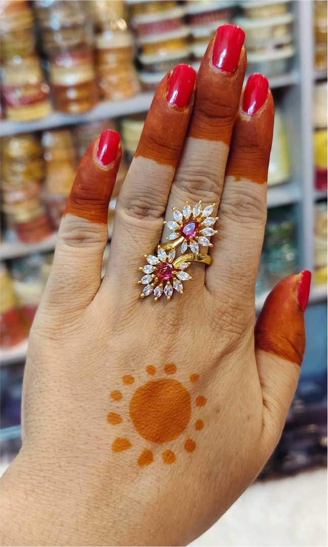 Flower Style Gold Look Artificial Ring - Image 2
