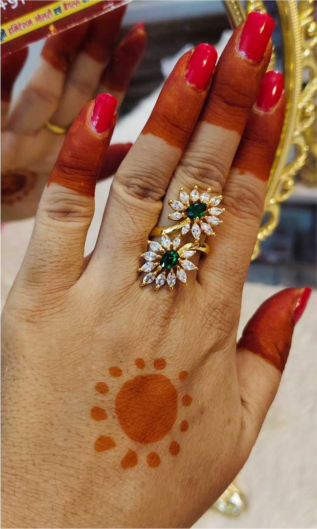 Flower Style Gold Look Artificial Ring - Image 3