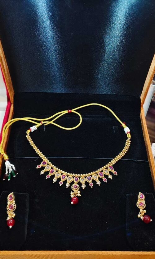 Traditional necklace set