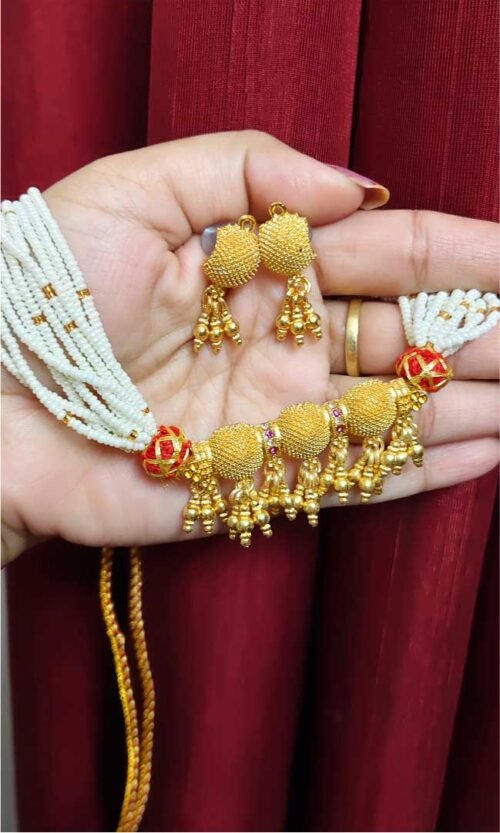 Traditional neckset