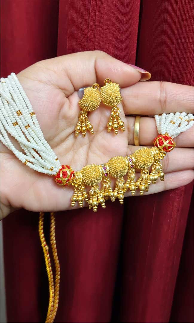 Traditional neckset